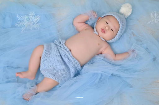 梧州宝宝睡迷糊了才肯吃奶 梧州宝宝睡迷糊了才肯吃奶